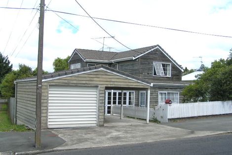 Photo of property in 2/27 Stafford Road, Northcote Point, Auckland, 0627