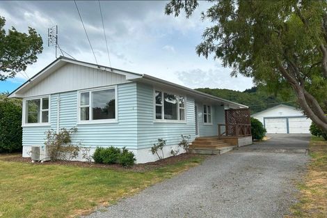 Photo of property in 4 Kenward Crescent, Featherston, 5710