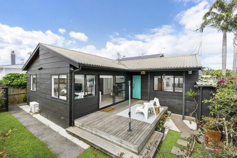 Photo of property in 2/78 Ngataringa Road, Devonport, Auckland, 0624