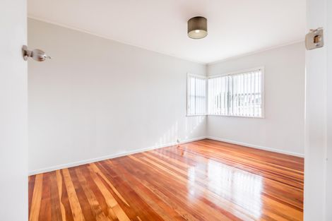 Photo of property in 20 Sylvan Crescent, Te Atatu South, Auckland, 0610