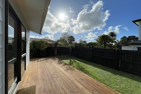 Photo of property in 1/94 Roberts Road, Te Atatu South, Auckland, 0610