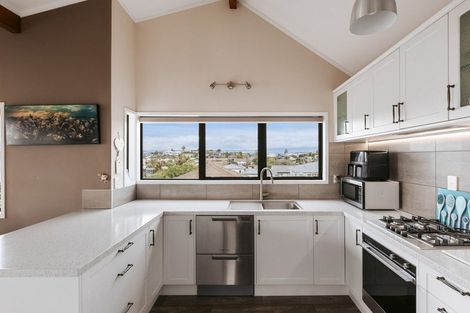 Photo of property in 103 Harbour View Road, Omokoroa, 3114