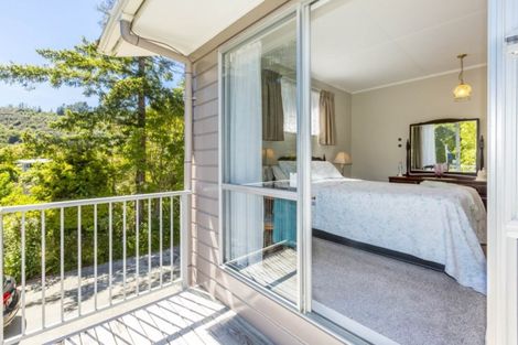 Photo of property in 72 Blue Mountains Road, Pinehaven, Upper Hutt, 5019