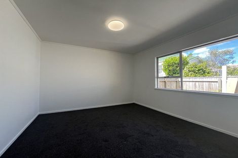 Photo of property in 4/7 Beach Haven Road, Beach Haven, Auckland, 0626
