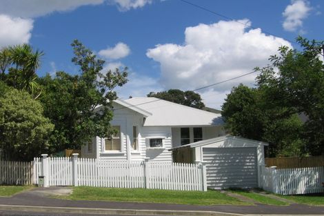 Photo of property in 15 Rutland Road, Stanley Point, Auckland, 0624