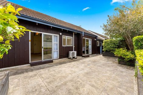 Photo of property in 1/1 Gatman Street, Birkdale, Auckland, 0626