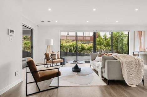 Photo of property in 1 Luff Place, Long Bay, Auckland, 0630