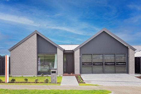 Photo of property in 1 Metoriti Crescent, Karaka, 2124
