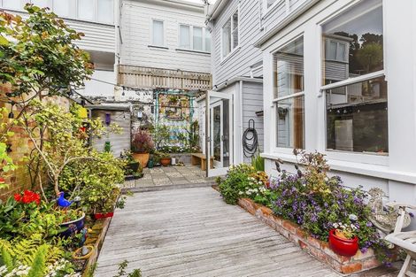 Photo of property in 51 Scarborough Terrace, Mount Victoria, Wellington, 6011