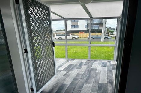 Photo of property in 1/32 Dale Crescent, Pakuranga, Auckland, 2010