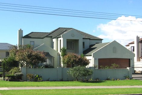 Photo of property in 20 Beach Road, Te Atatu Peninsula, Auckland, 0610