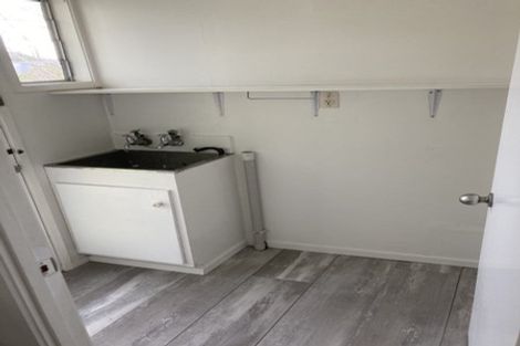 Photo of property in 1/247 Wairau Road, Totara Vale, Auckland, 0627