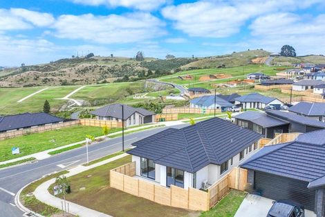 Photo of property in 2 Bathurst Crescent, Pokeno, 2402