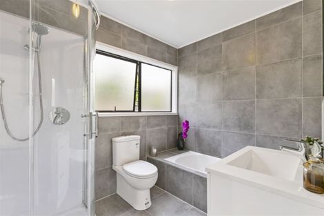 Photo of property in 65 Reynella Drive, Massey, Auckland, 0614