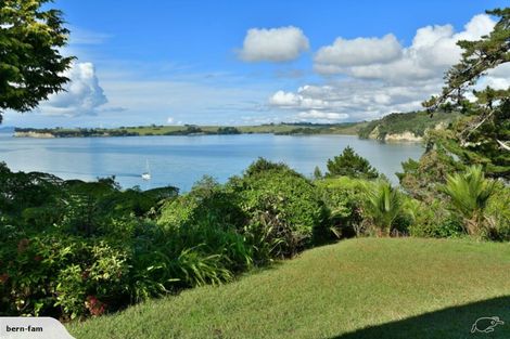 Photo of property in 219 Wade River Road, Wade Heads, Whangaparaoa, 0932