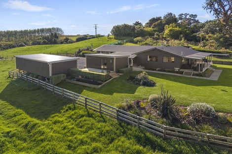 Photo of property in 44b Crosland Road, South Head, 0874