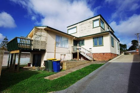 Photo of property in 14 Cron Avenue, Te Atatu South, Auckland, 0610