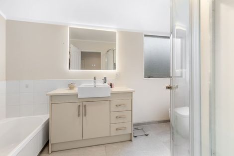 Photo of property in 1/1018 East Coast Road, Fairview Heights, Auckland, 0630