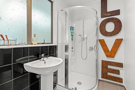 Photo of property in 90 Tait Drive, Greenmeadows, Napier, 4112