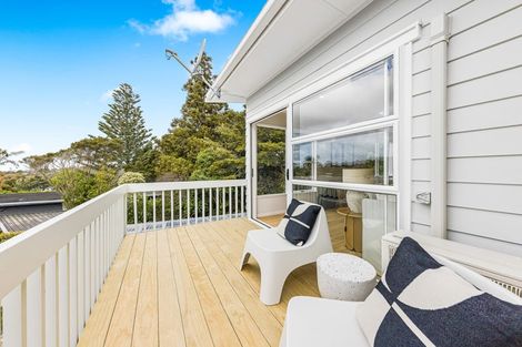 Photo of property in 35 Mcdowell Crescent, Hillcrest, Auckland, 0627