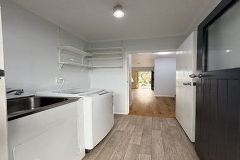 Photo of property in 62 Manhattan Heights, Glendene, Auckland, 0602