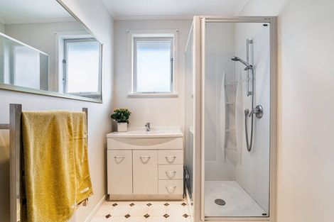 Photo of property in 18 Selwyn Crescent, Forrest Hill, Auckland, 0620