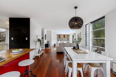 Photo of property in 2/22 Rangatira Road, Birkenhead, Auckland, 0626