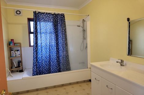 Photo of property in 17 Jordan Street, Island Bay, Wellington, 6023