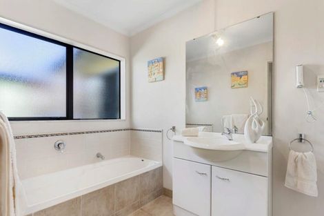 Photo of property in 40 Nuneaton Drive, Flat Bush, Auckland, 2019