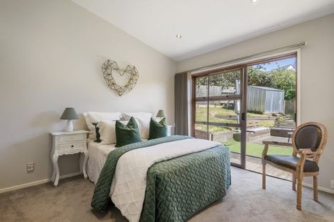 Photo of property in 9 Malters Place, Browns Bay, Auckland, 0630