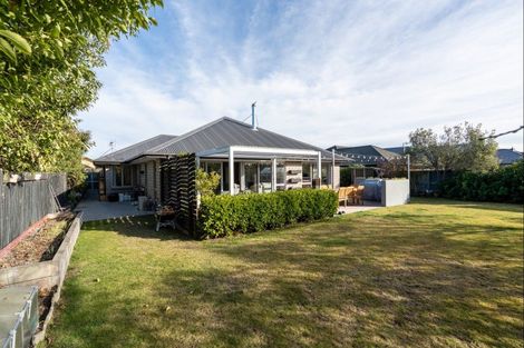 Photo of property in 16 Flaxgrove Place, Parklands, Christchurch, 8083