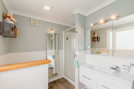 Photo of property in 290 Rosetta Road, Raumati Beach, Paraparaumu, 5032