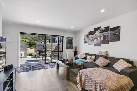 Photo of property in 6/9 Surrey Street, Tawa, Wellington, 5028