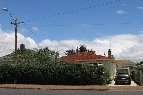 Photo of property in 276 Point Chevalier Road, Point Chevalier, Auckland, 1022