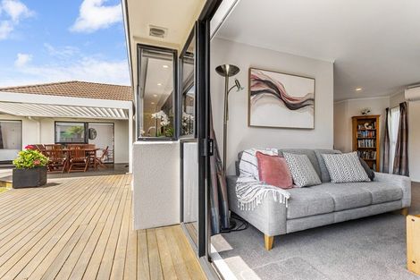 Photo of property in 25 Suncrest Drive, West Harbour, Auckland, 0618