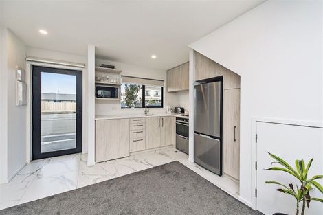 Photo of property in 2/241 Lincoln Road, Addington, Christchurch, 8024