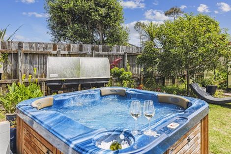 Photo of property in 8 Norna Grove, Waikawa Beach, Levin, 5573