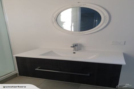 Photo of property in 9 Neil Avenue, Te Atatu Peninsula, Auckland, 0610