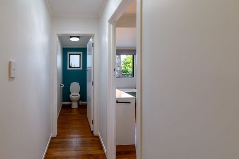 Photo of property in 44 Hollywood Avenue, Titirangi, Auckland, 0604