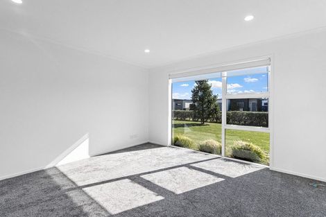 Photo of property in 10 Wentworth Lane, Waiwhakaiho, New Plymouth, 4312