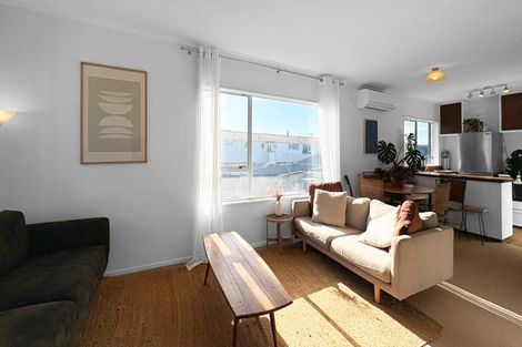 Photo of property in 4/218 Onepu Road, Lyall Bay, Wellington, 6022