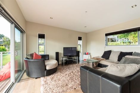 Photo of property in 11 Robertson Street, Russell, 0202