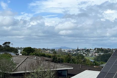 Photo of property in 15a Heathglen Place, Bayview, Auckland, 0629