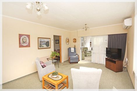 Photo of property in 89a Queenwood Road, Levin, 5510