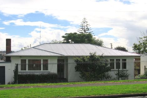 Photo of property in 1/1 Newington Road, Henderson, Auckland, 0612