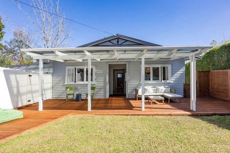 Photo of property in 1/49 Konini Road, Titirangi, Auckland, 0604