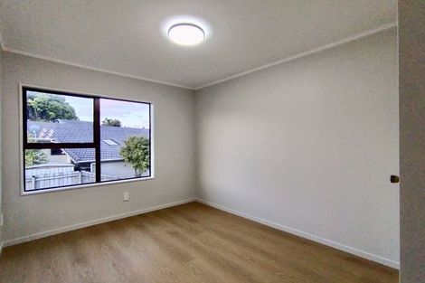Photo of property in 24 Sandgate Avenue, Botany Downs, Auckland, 2010