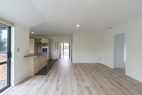 Photo of property in 16 Ravenscourt Place, Huntington, Hamilton, 3210