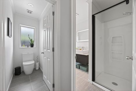 Photo of property in 6d Clearwater Cove, West Harbour, Auckland, 0618