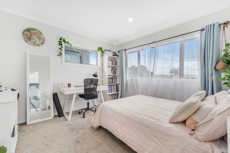 Photo of property in 5 Waihanga Way, Bucklands Beach, Auckland, 2014